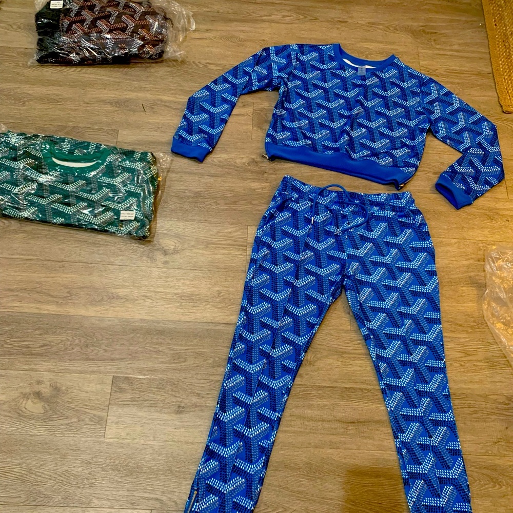 Size large jogger set
